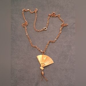 Articulated Fan Pendant Necklace
